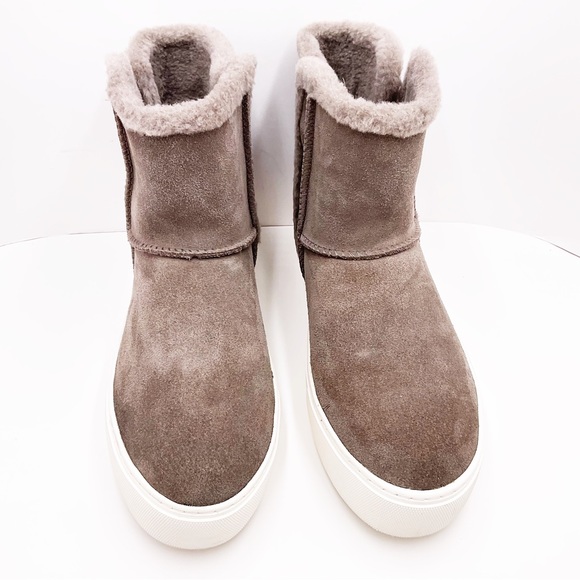{UGG}AIKA Suede Booties - Picture 7 of 16